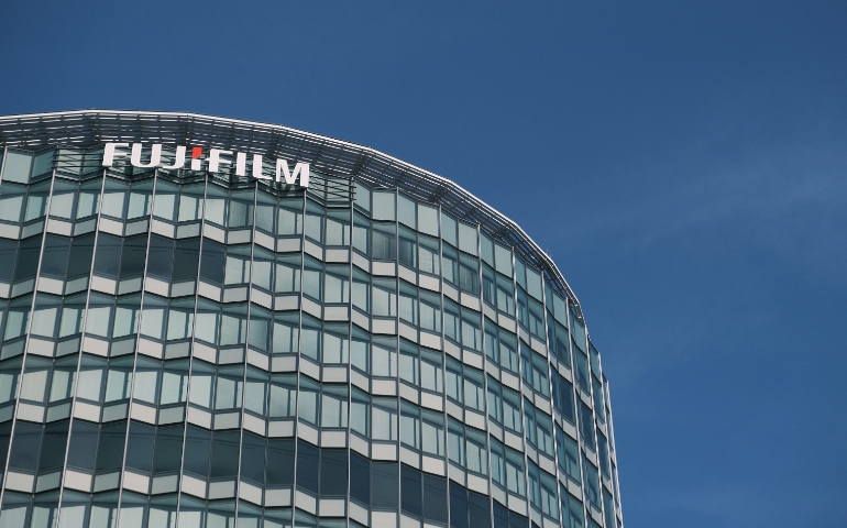 Αυξήσεις σε διψήφια ποσοστά ανακοίνωσε η Fujifilm